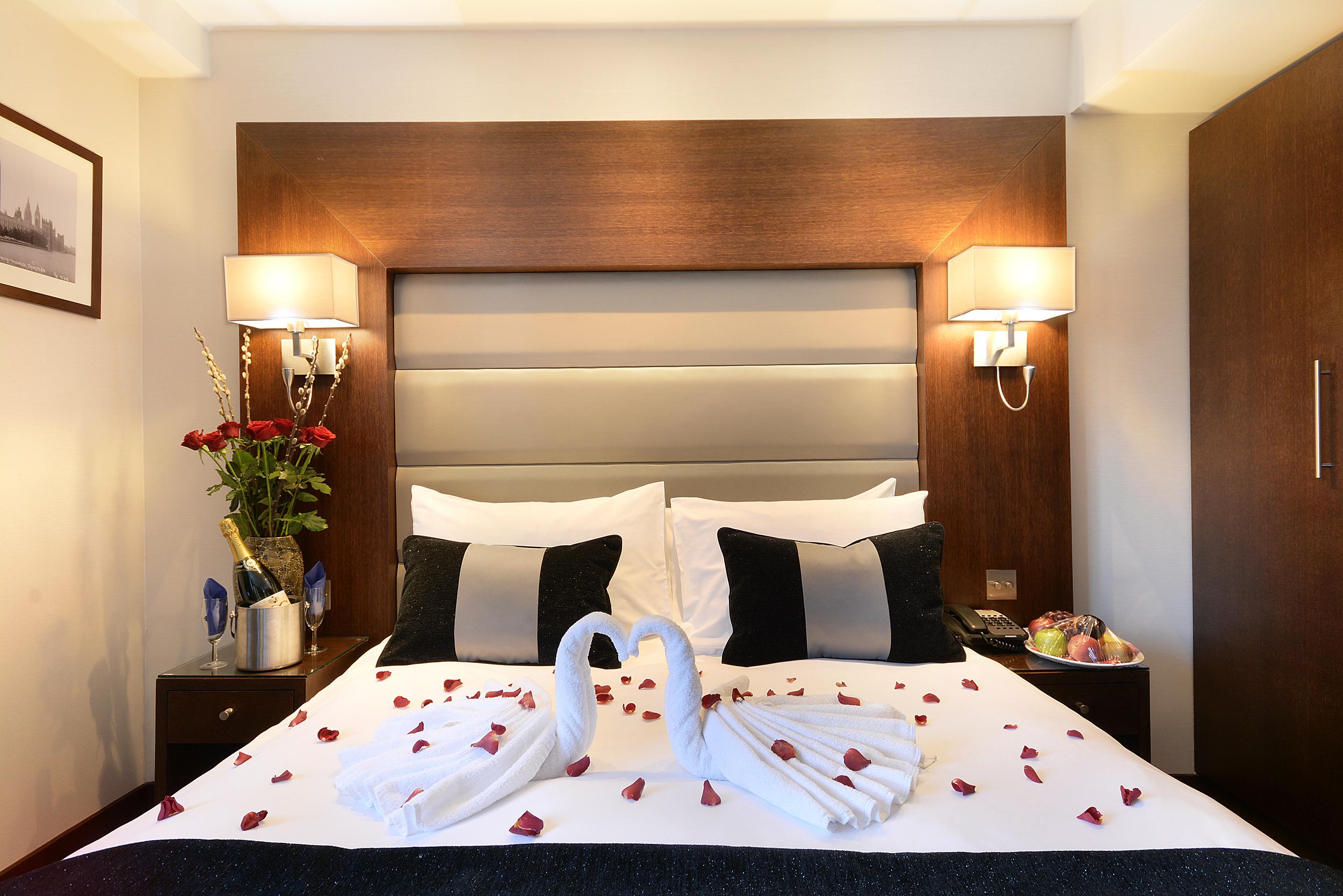 Park Grand London Lancaster Gate Hotell Exteriör bild A bedroom at the hotel