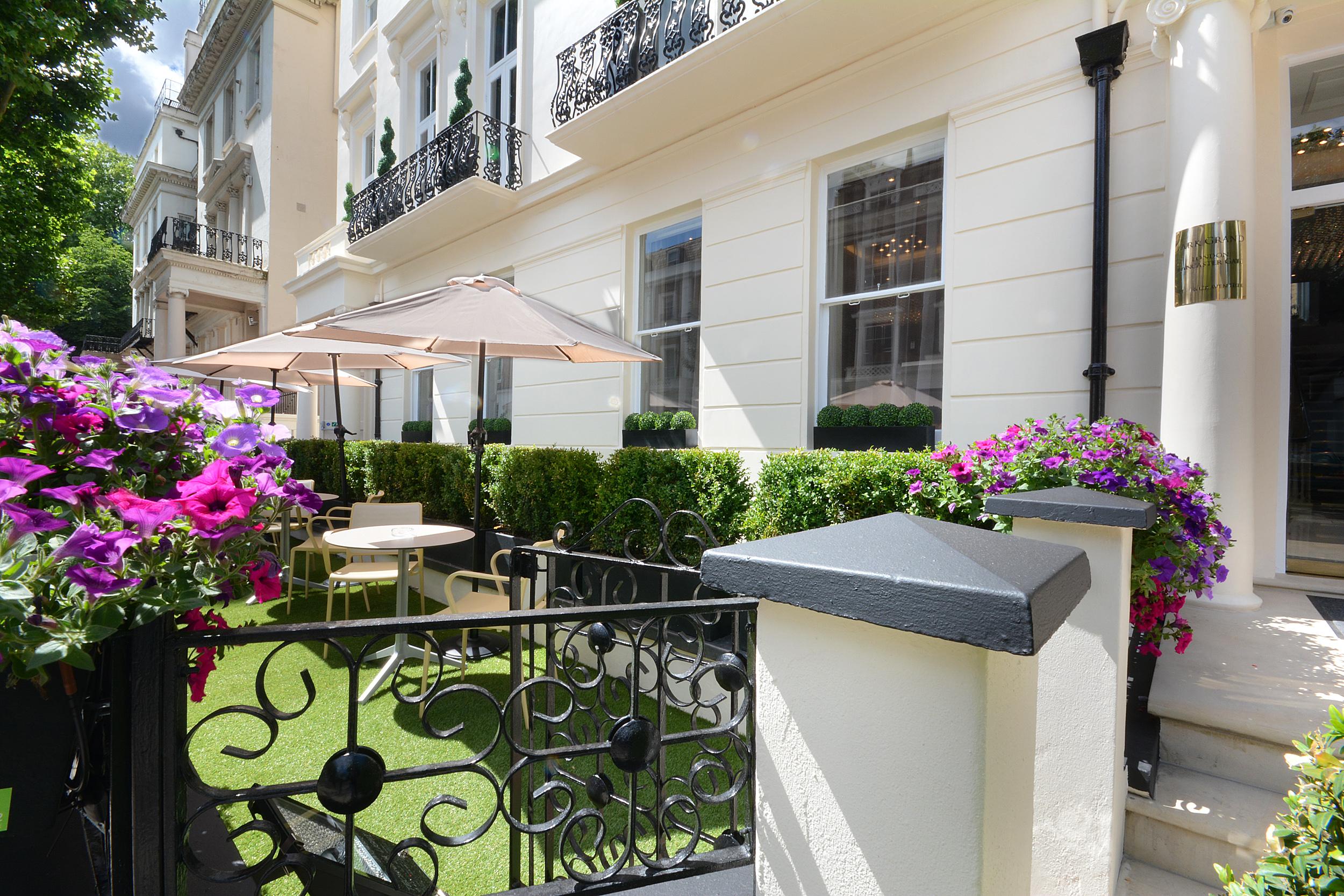 Park Grand London Lancaster Gate Hotell Exteriör bild The garden at 100 Eaton Square