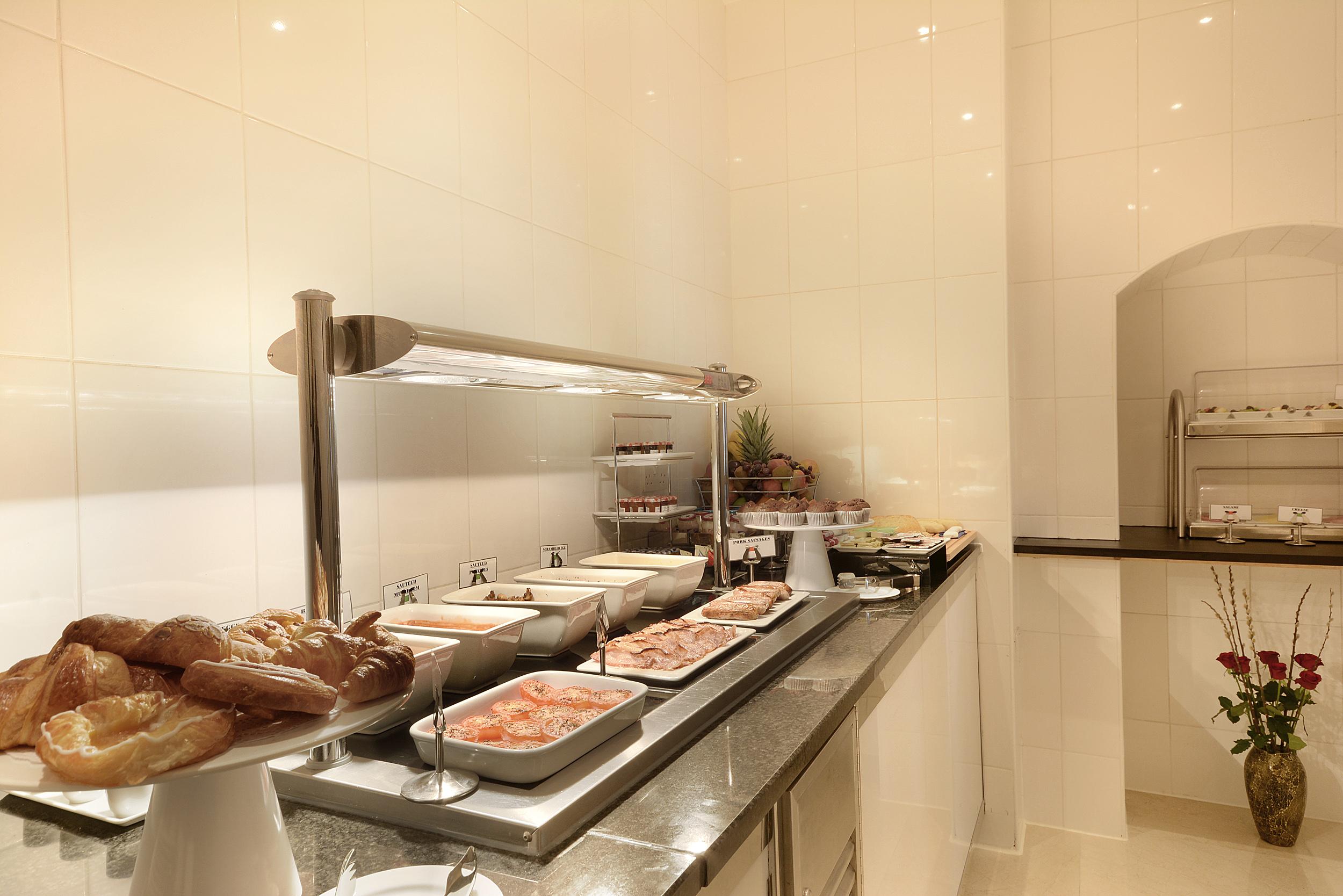 Park Grand London Lancaster Gate Hotell Exteriör bild A buffet at a hotel