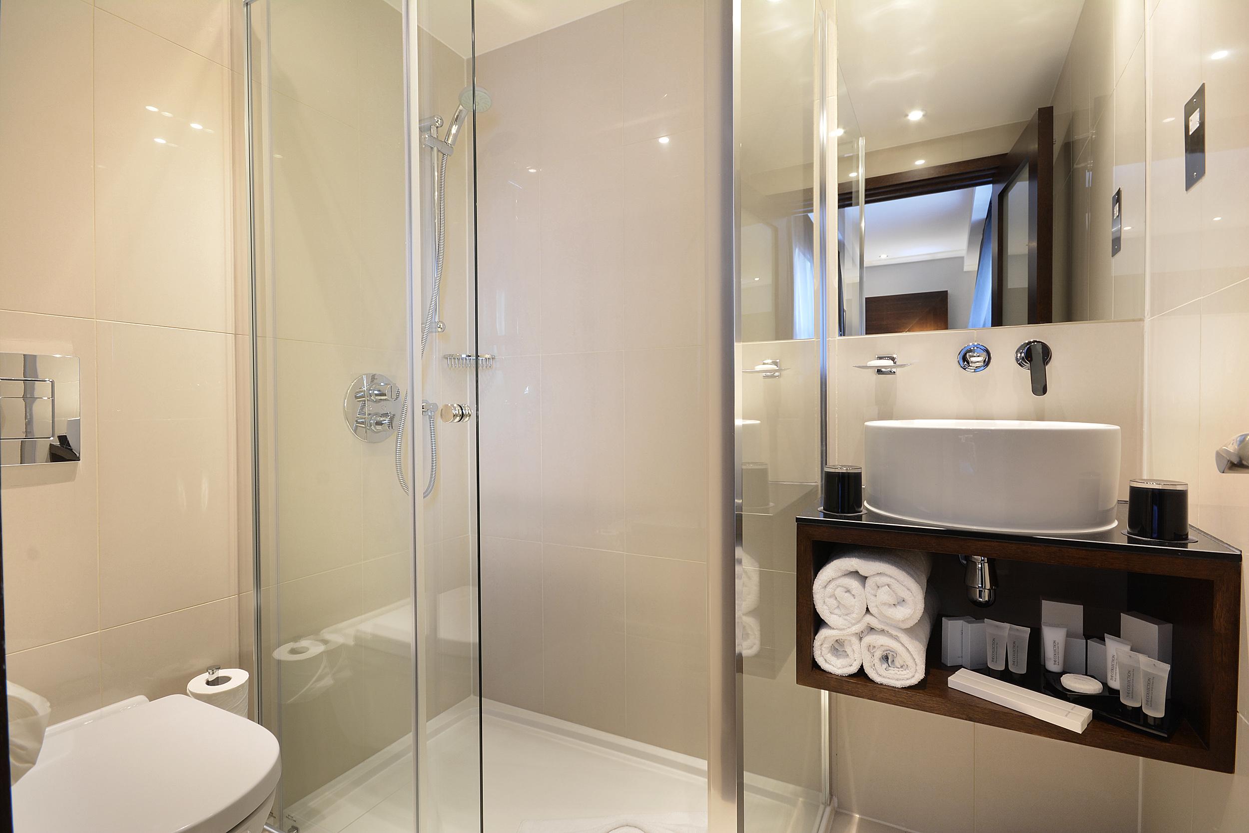 Park Grand London Lancaster Gate Hotell Exteriör bild A shower cubicle