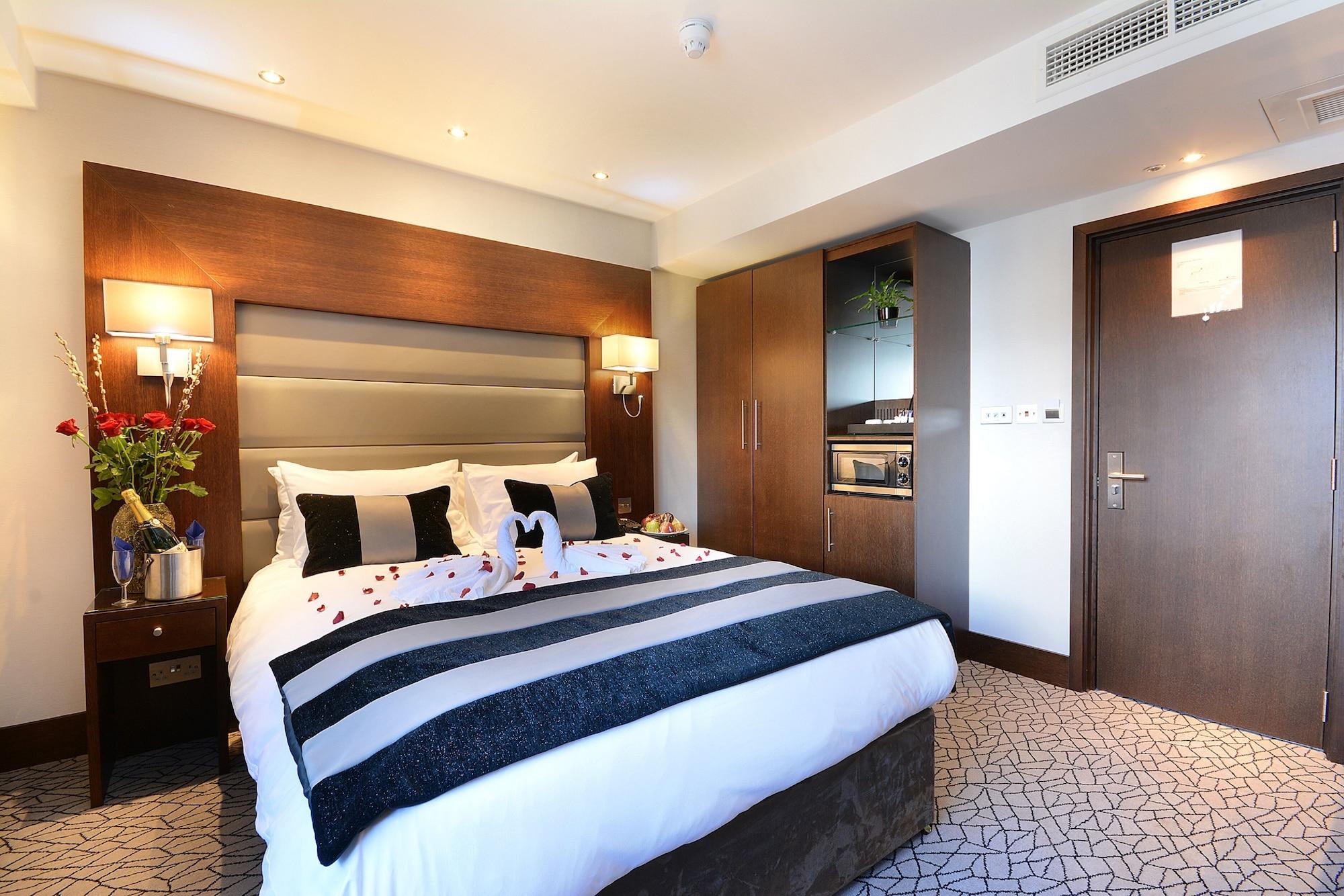 Park Grand London Lancaster Gate Hotell Exteriör bild A bedroom at the hotel