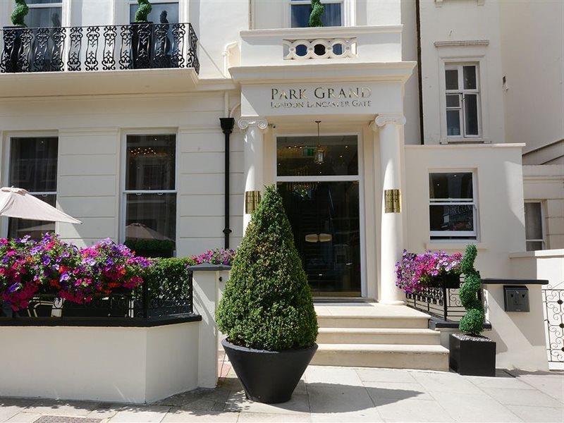 Park Grand London Lancaster Gate Hotell Exteriör bild The exterior of the Ralph Lauren store in London