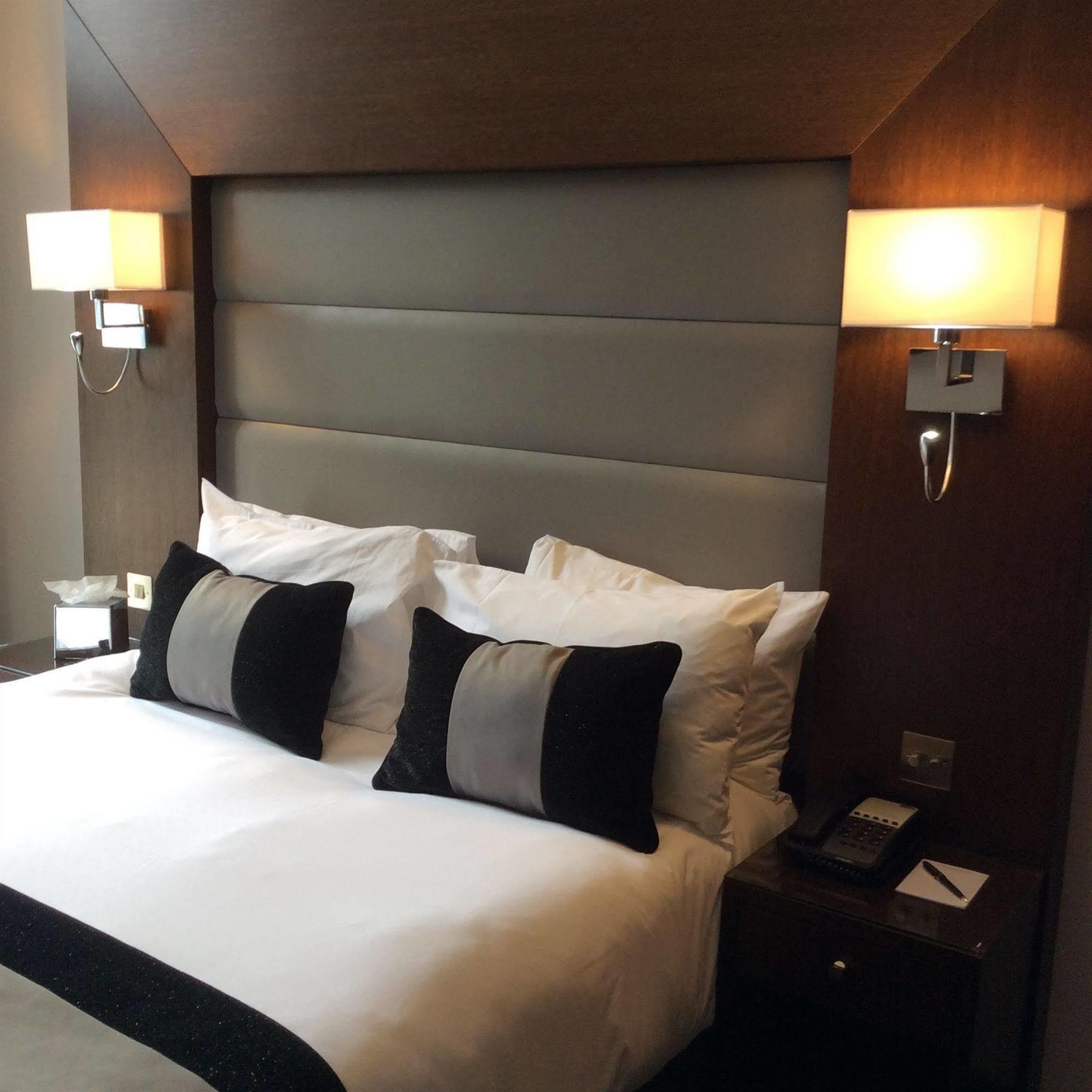 Park Grand London Lancaster Gate Hotell Exteriör bild A bedroom at the hotel