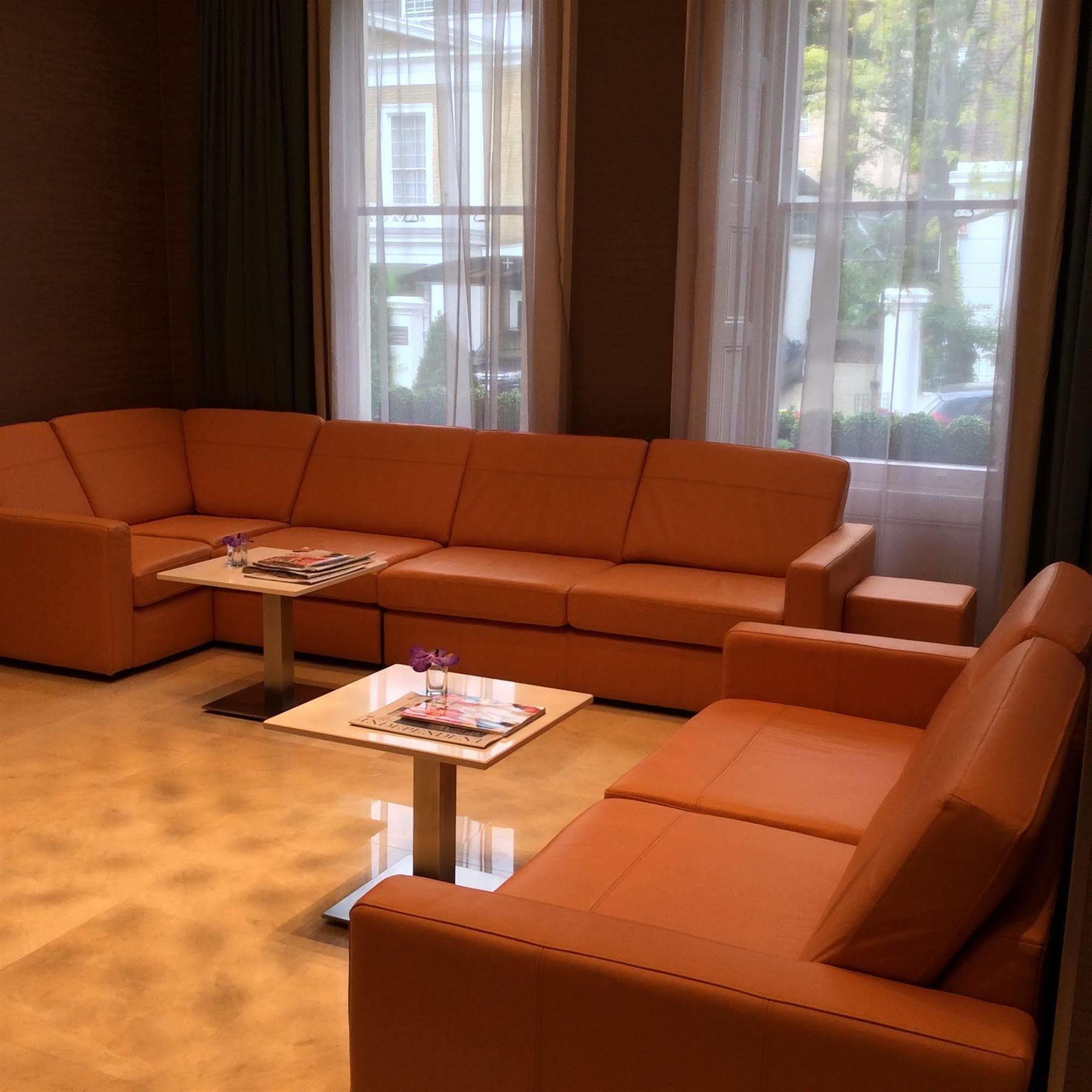 Park Grand London Lancaster Gate Hotell Exteriör bild A leather sofa