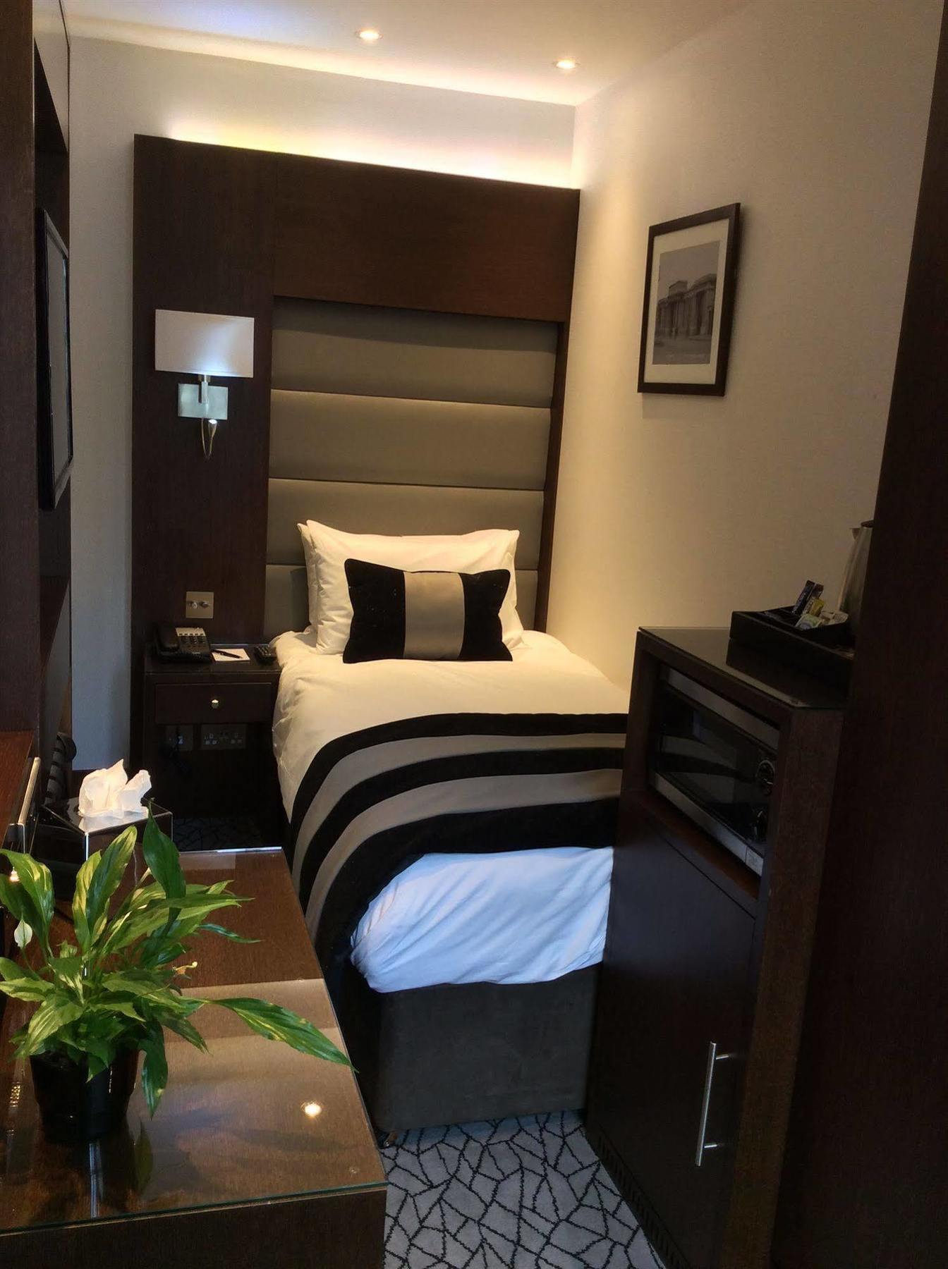 Park Grand London Lancaster Gate Hotell Exteriör bild A single room at the hotel